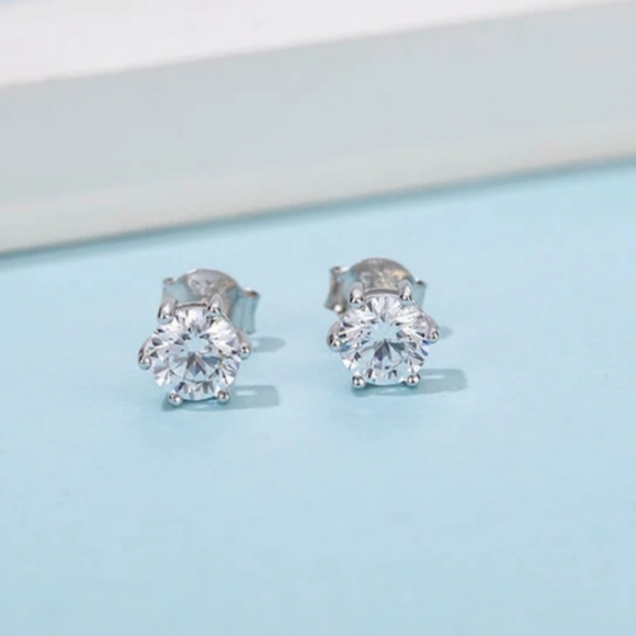 Jewelry - New 2ct Beautiful Moissanite Diamonds Stud Earrings